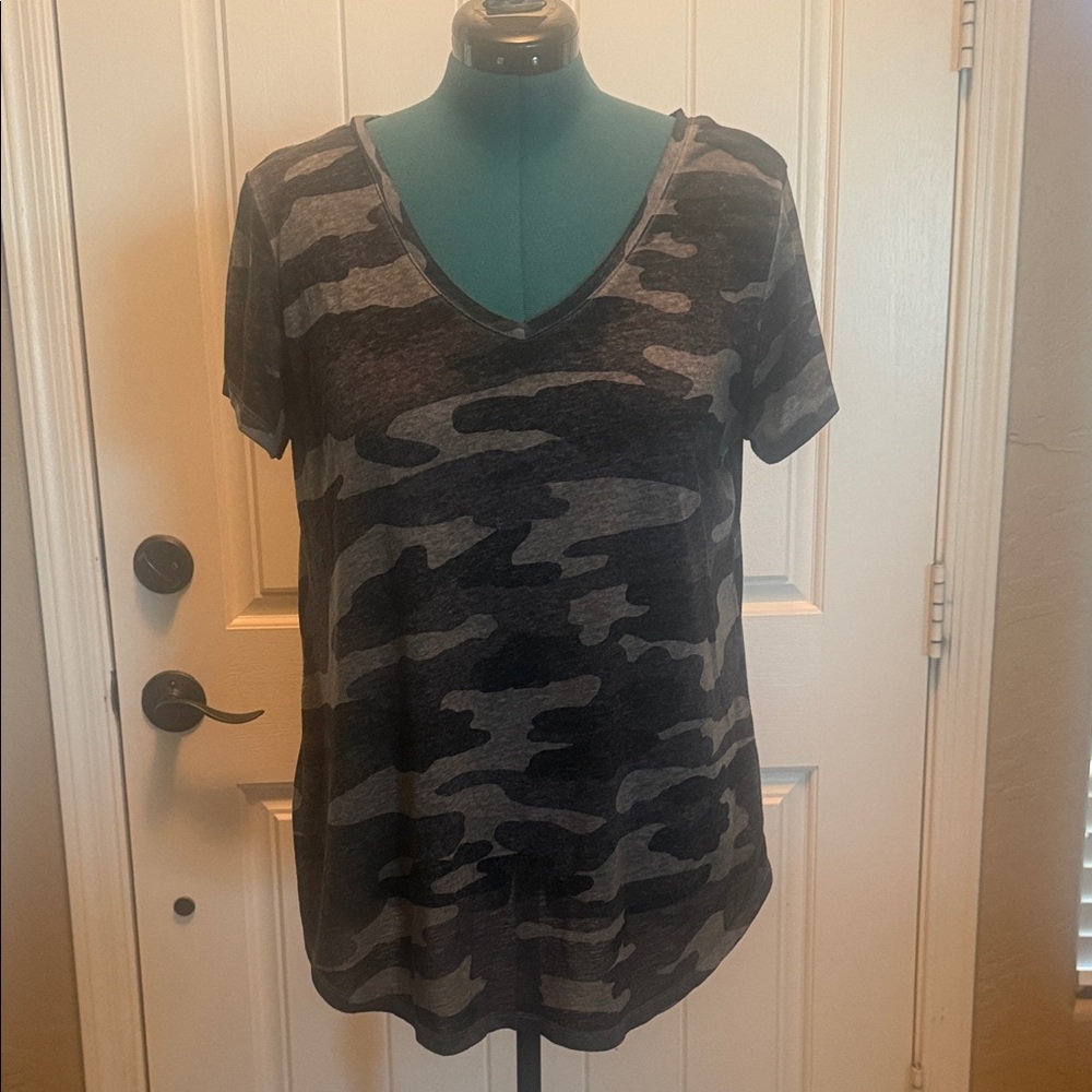 Lucky Brand Black and Gray Camo V-Neck Tee